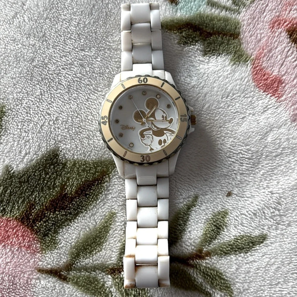 Vintage Disney Mickey Mouse watch-needs battery - Picture 1 of 3
